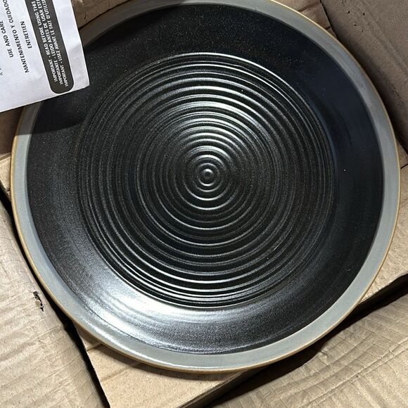 Kingsley Black 16-Piece Dinnerware Set NEW. (Missing 1 plate) - Picture 2 of 2